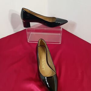 Calvin Klein Heels Women SZ 7 Genoveva Pumps Black Shiny Patent Leather.